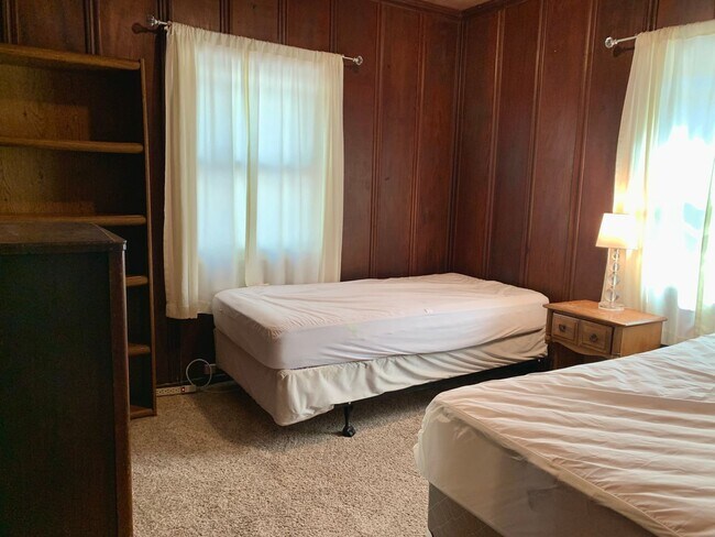 Building Photo - MISSION BEACH COTTAGE 2BD/1BA - FULLY FURN...