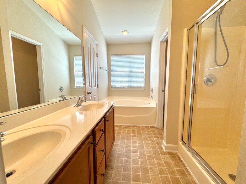 Building Photo - 3927 Tarrant Trace Cir