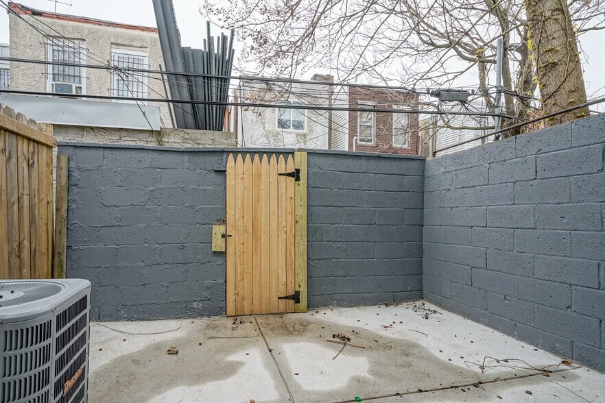 Building Photo - 1918 Pierce St