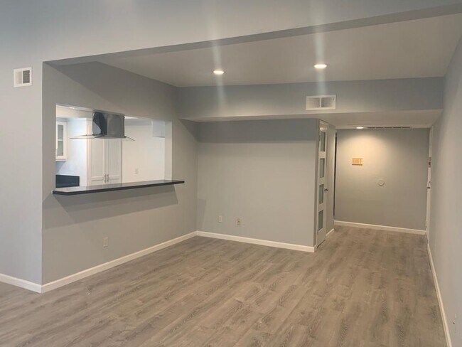 Building Photo - 742 S Harvard Blvd