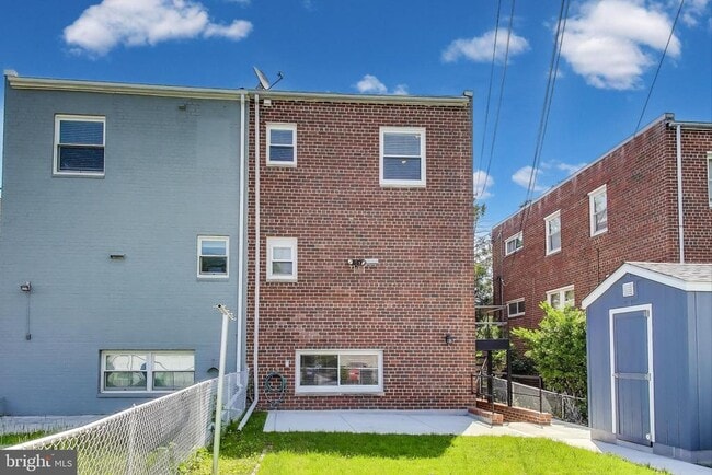 Building Photo - 5108 11TH St NE