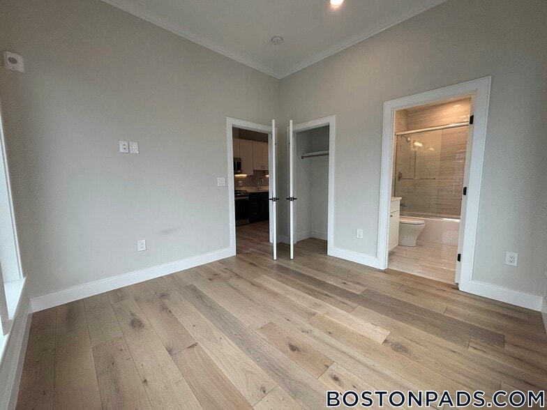 Building Photo - 157 Everett St