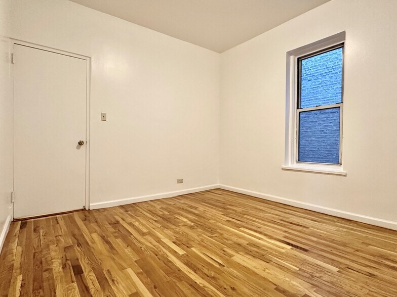Building Photo - 216 W 102nd St