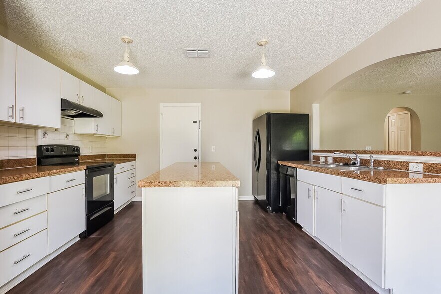 Building Photo - 1137 Amanda Kay Cir