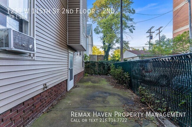 Building Photo - 1239 W 115th St