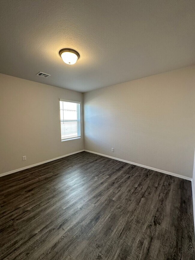 Building Photo - Now Preleasing Beautiful 3-Bedroom Home in Broken Arrow