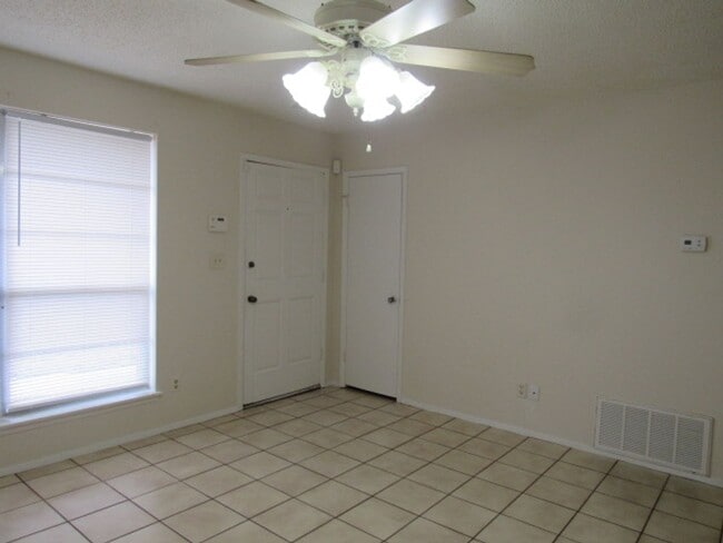 Primary Photo - Nice home in Pace!