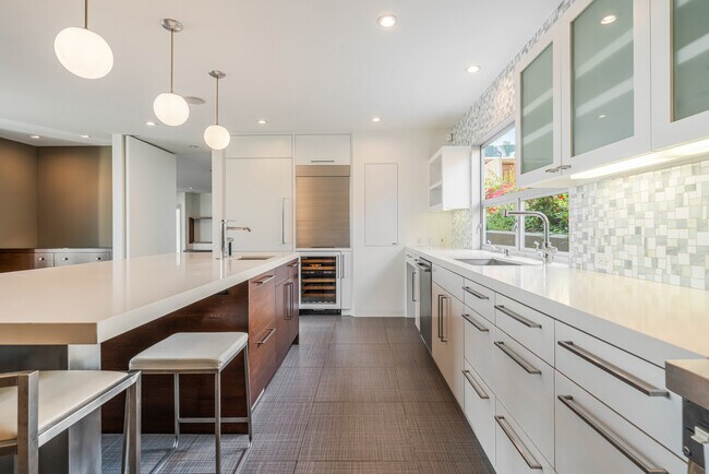 Building Photo - 686 Enchanted Way