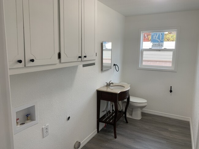 Building Photo - 2300 Richmond Rd