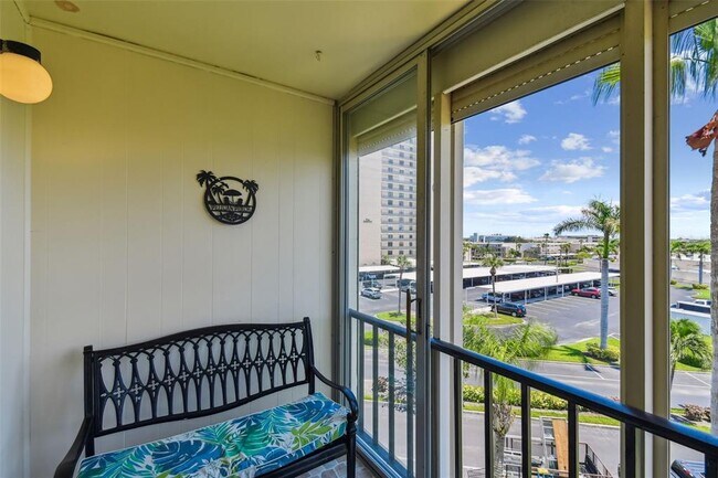 Building Photo - 7400 Sun Island Dr S
