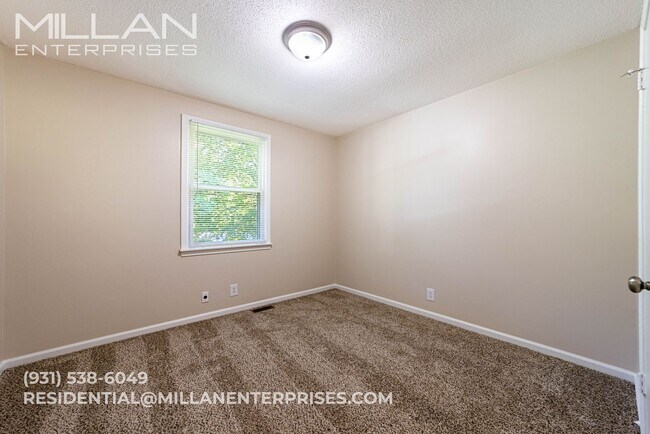 Building Photo - Open-Concept 3BR Home Near Fort Campbell