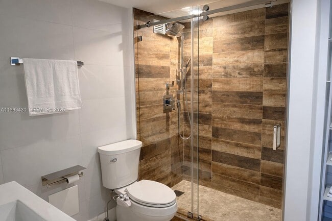 Building Photo - 2301 Collins Ave