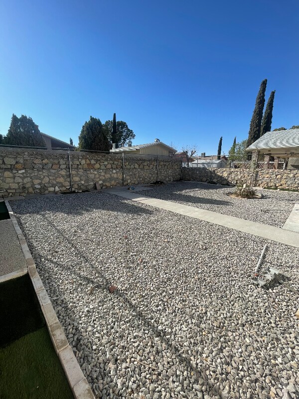 Building Photo - 2425 Lake Victoria Dr