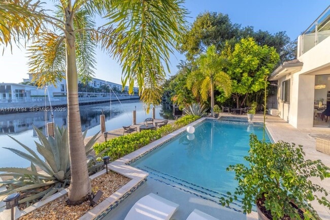 Building Photo - 2809 NE 14th Ave