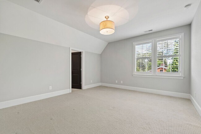 Building Photo - Custom Built 4BD, 4BA Home with Bonus Room...
