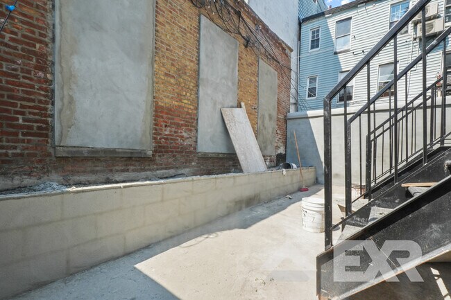 Building Photo - 236 Montrose Ave