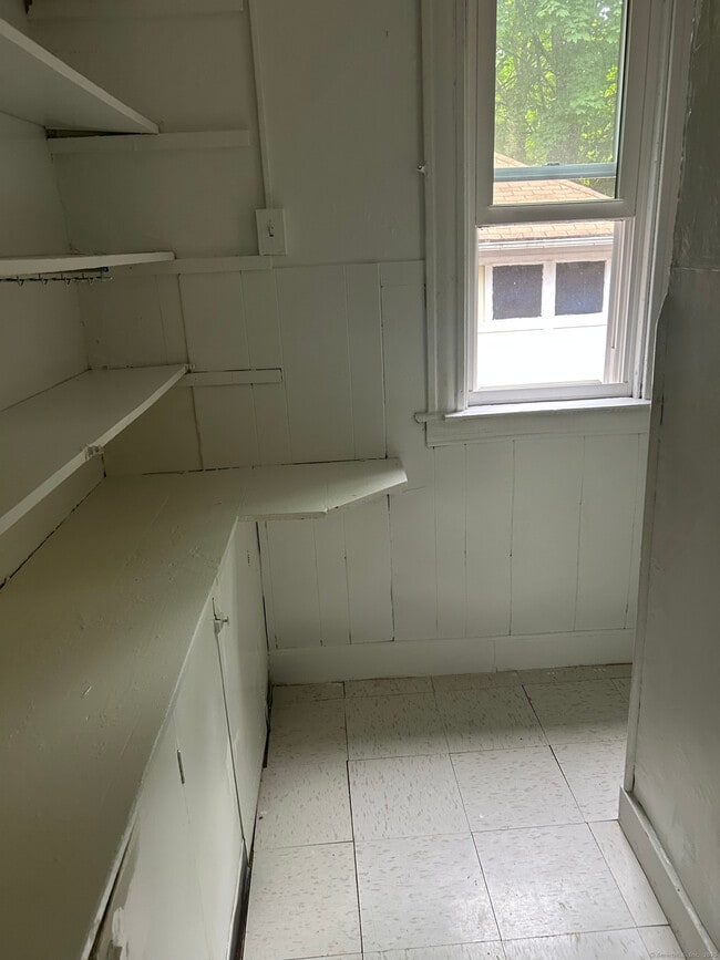 Building Photo - 781 Elm St