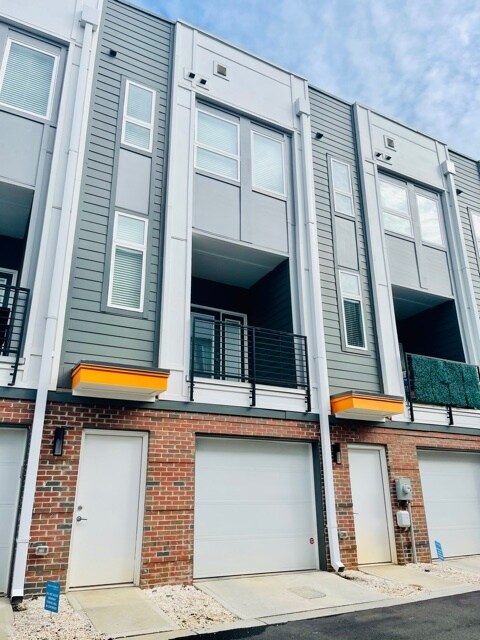 Building Photo - 418 Southend Crossing Ln