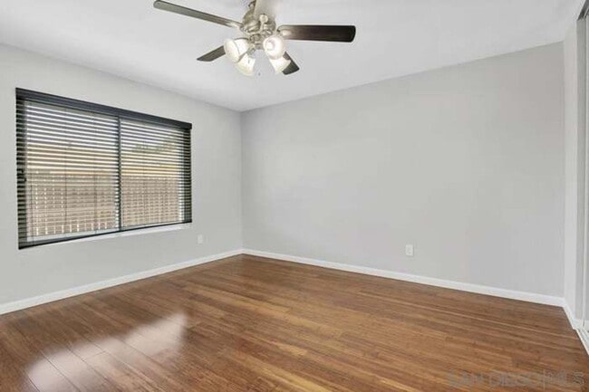 Building Photo - Lovely Family Home with Large Backyard