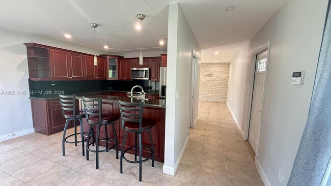 Building Photo - 8820 SW 43rd Terrace