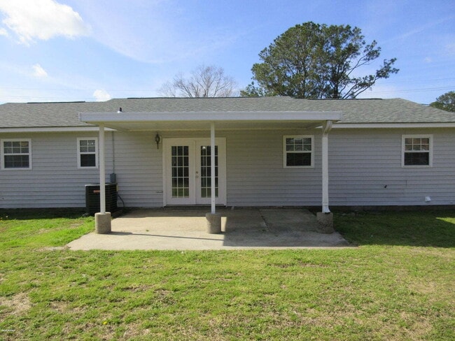 Building Photo - 304 Royal Dr
