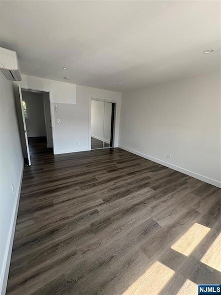 Building Photo - 671 Midland Ave