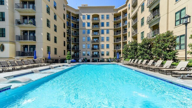 Building Photo - 92 West Paces Ferry Rd NW