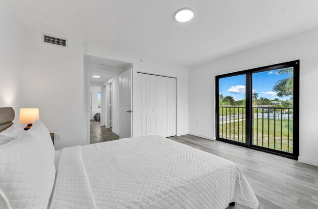 Building Photo - Northeast 160th Street, Miami, FL 33162 - 2 BR 2.5 BA townhouse