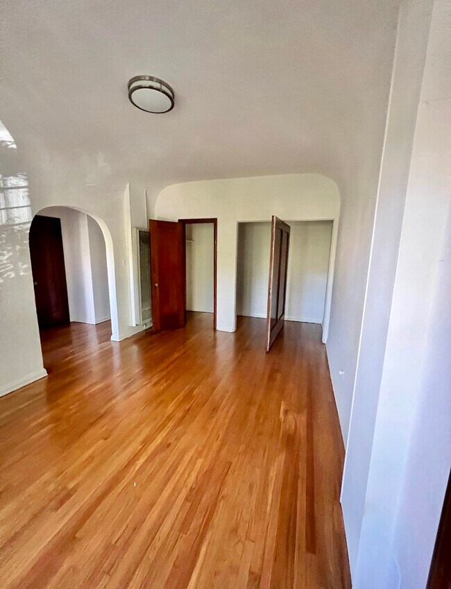 Building Photo - 367 N Orange Grove Ave