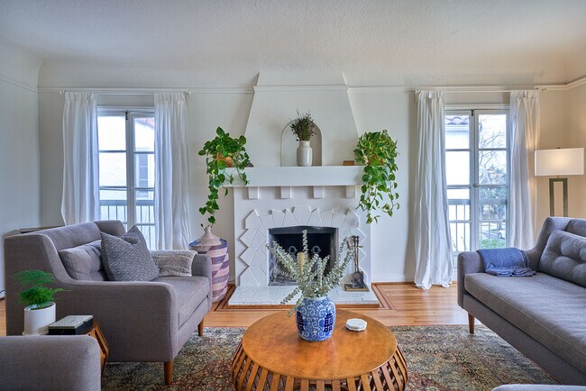 Building Photo - 1237 Hi Point St