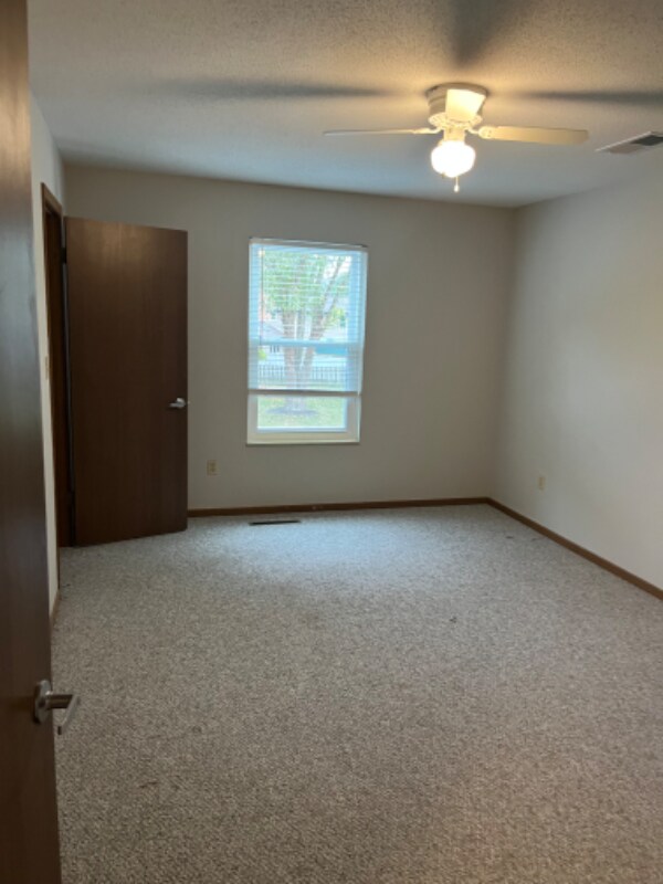 Building Photo - 128 White Pine Ave