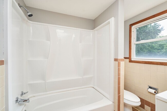 Building Photo - Charming 3-Bed Home with New Kitchen, Fresh Finishes & Big Backyard on a Quiet Dead-End Street
