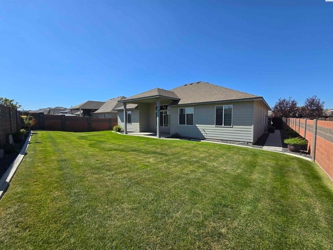 Building Photo - Short Term Rental Rental in Kennewick w/Lawn Care