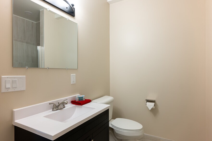 Building Photo - 718 Hazelwood St