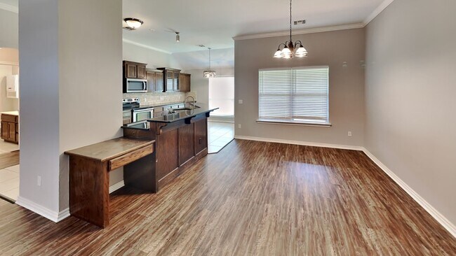 Building Photo - Luxury 4 Bedroom 2 Bathroom Home in Deer C...