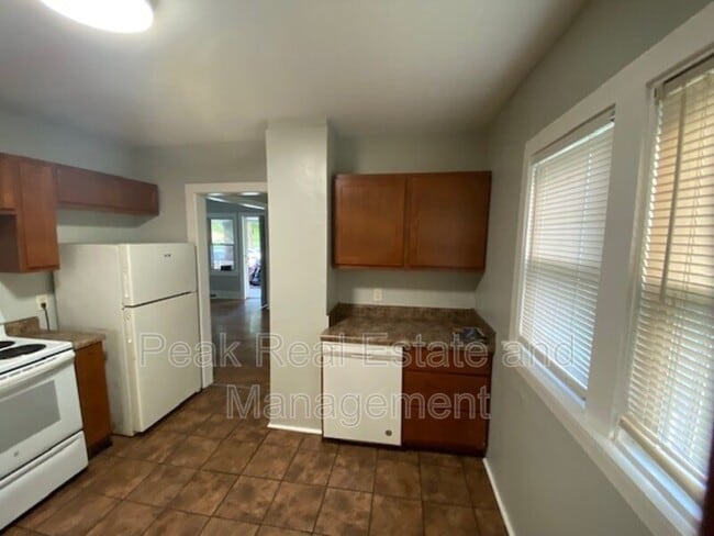 Building Photo - 816 Kensington Ave SW