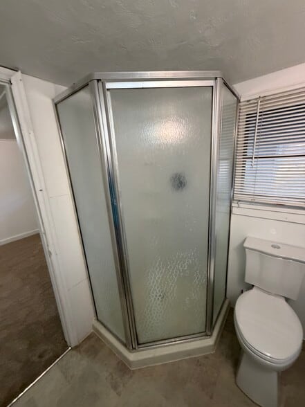 Building Photo - 209 Strawberry Ln