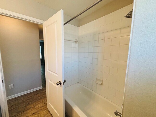 Building Photo - 1310 Walden Pond Dr