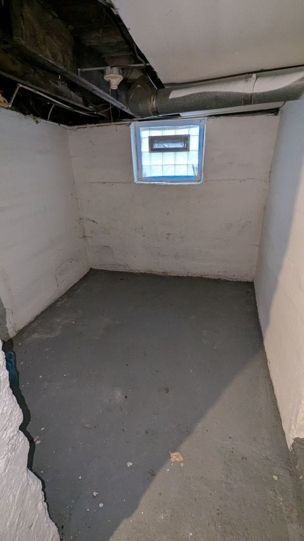 Building Photo - Charming 5-bedroom home located in the heart of Akron