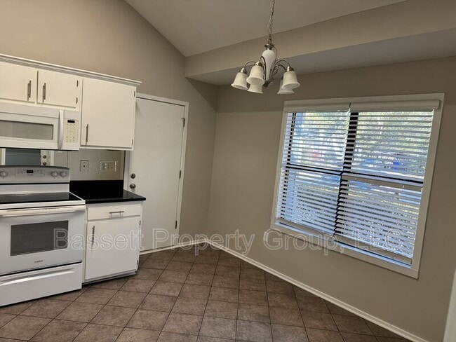 Building Photo - 1739 River Front Dr