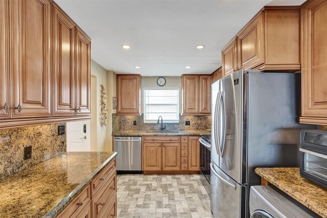 Building Photo - 3051 NE 48th St