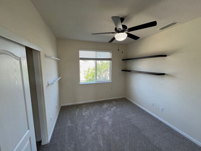 Building Photo - Gorgeous Stone Creek Home!