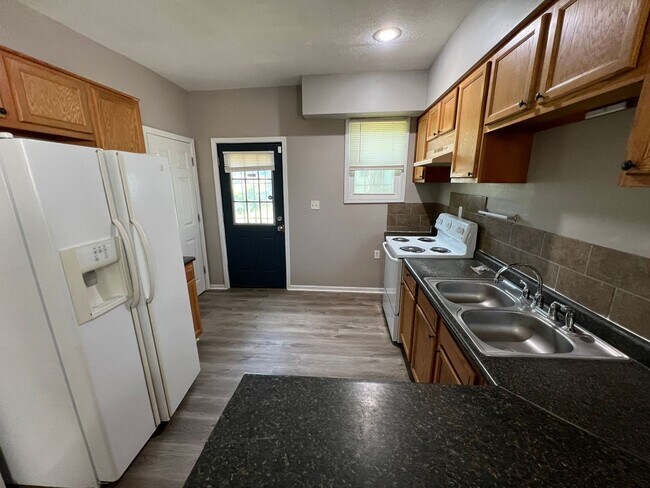 Building Photo - Charming 3-Bedroom Home in Washington Weat...