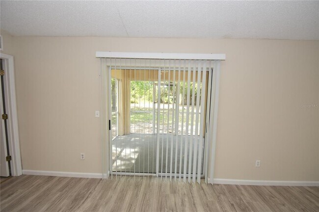 Building Photo - 15 White Deer Ln