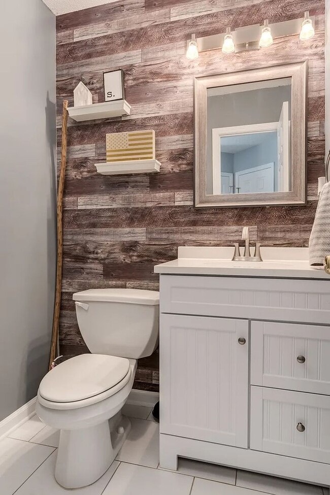 Building Photo - Spacious home located in the beautiful and...