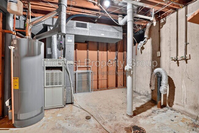 Building Photo - 727 Shepley Dr