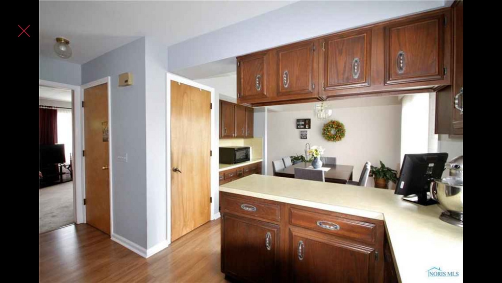 kitchen with pantry - 5618 Cresthaven Ln