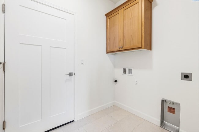 Building Photo - Beautiful brand new rental