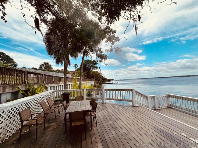 Building Photo - 225 S Tropical Trail