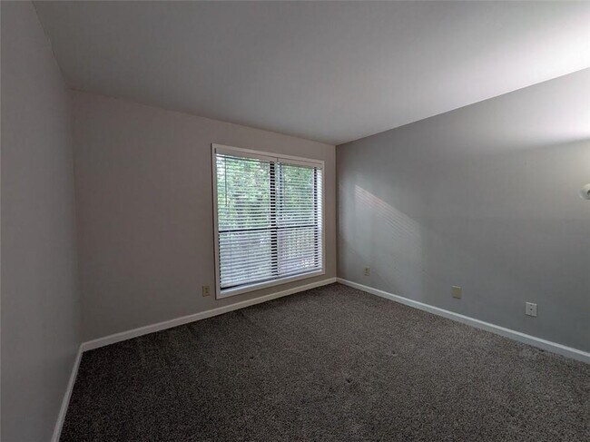Building Photo - 2657 Lenox Rd NE